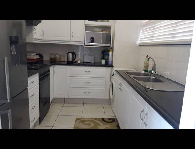 2 BEDROOM FLAT TO LET IN ESSENWOOD